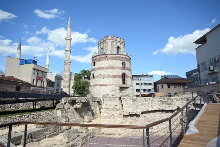 Makedon Kulesi 3 - Makedon Kulesi haziranda kapılarını açıyor