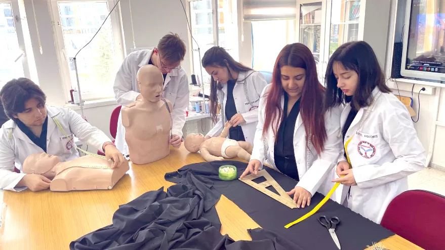 Ogrenciler Manken Kiyafet 3 - Uygulama mankenlerine öğrenci eli değdi