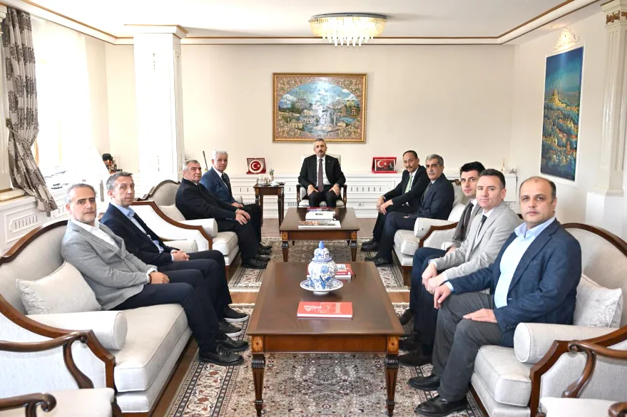 Tapu Heyeti Vali Sezer 1 - Vali Sezer’e Tapu ve Kadastro heyetinden ziyaret