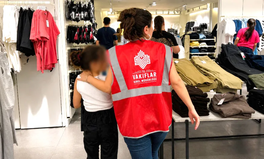 Vakıflardan çocuklara bayramlık hediyesi