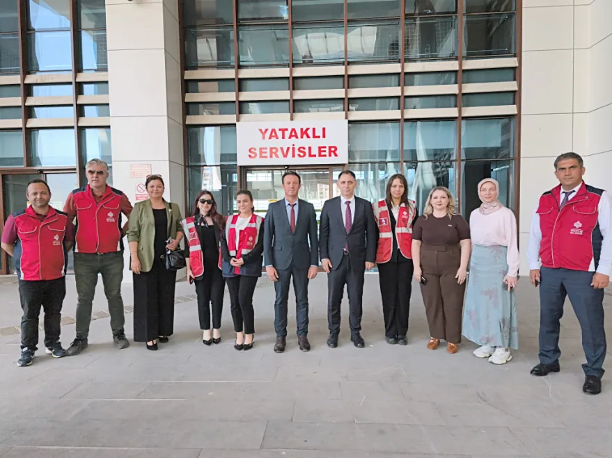 Vakiflar Meyve Ikrami 2 - Vakıflardan hastalara meyve ikramı