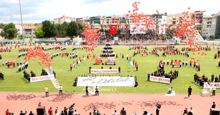 Ataturku anma genclik ve spor bayrami toreni 2 - Kırklareli ve Tekirdağ’da, 19 Mayıs Atatürk’ü Anma, Gençlik ve Spor Bayramı kutlanıyor