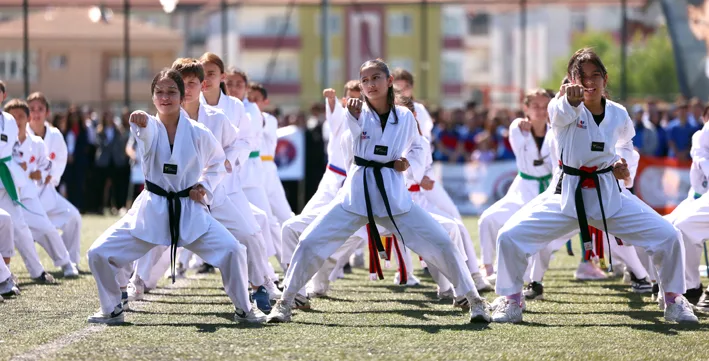 Ataturku anma genclik ve spor bayrami toreni 5 - Kırklareli ve Tekirdağ’da, 19 Mayıs Atatürk’ü Anma, Gençlik ve Spor Bayramı kutlanıyor