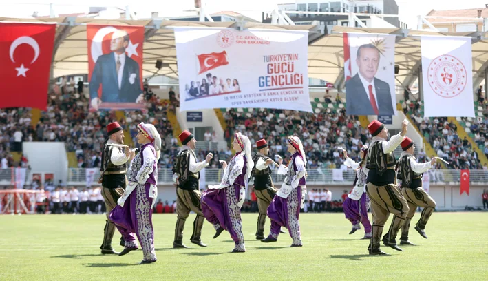Ataturku anma genclik ve spor bayrami toreni 8 - Kırklareli ve Tekirdağ’da, 19 Mayıs Atatürk’ü Anma, Gençlik ve Spor Bayramı kutlanıyor
