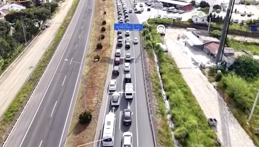 Bayram trafiğinin yoğun güzergahı İstanbul-Tekirdağ kara yolunda önlemler artırıldı