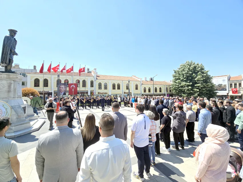 Chp ve stk 19 mayis 7 - CHP ve STK’lardan 19 Mayıs çelengi