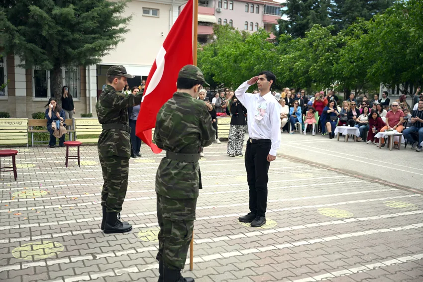 Engelli öğrenciler askerlik sevincini yaşadı
