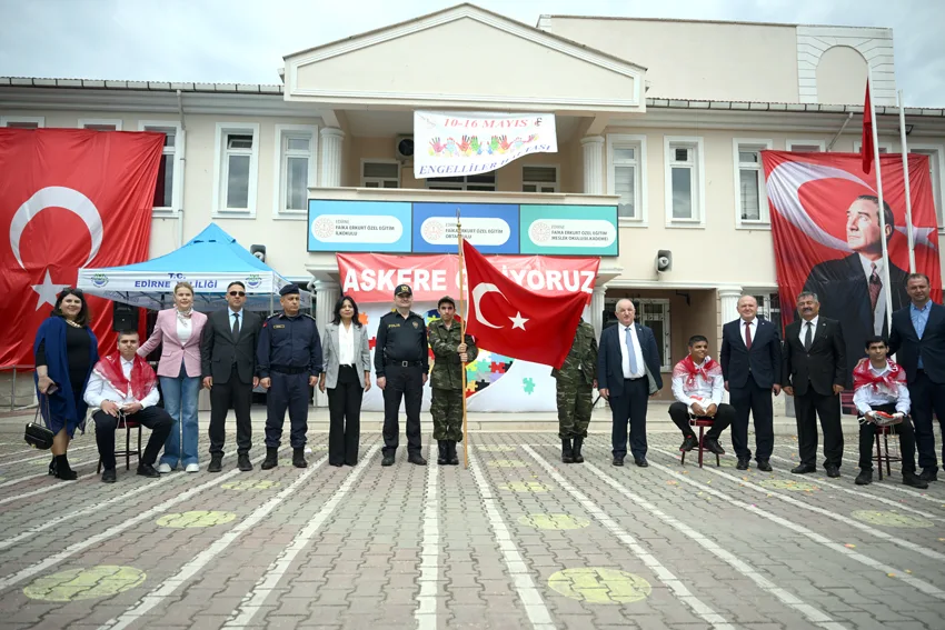 Engelli ogrenciler temsili askerlik 11 - Engelli öğrenciler askerlik sevincini yaşadı