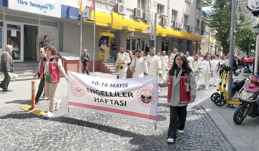 Kırklareli’nde engelliler farkındalık için yürüdü