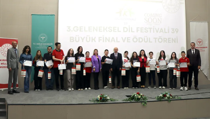 Kırklareli’nde ortaokul öğrencileri İngilizce tiyatro gösterisiyle teknoloji bağımlılığına dikkati çekti