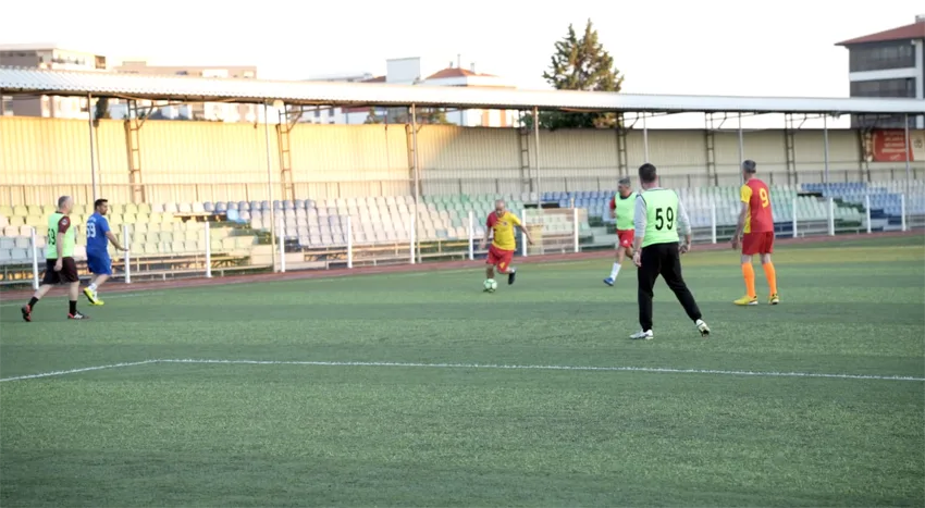 Tekirdağ’da işitme engelli sporcular ile protokol üyeleri maç yaptı