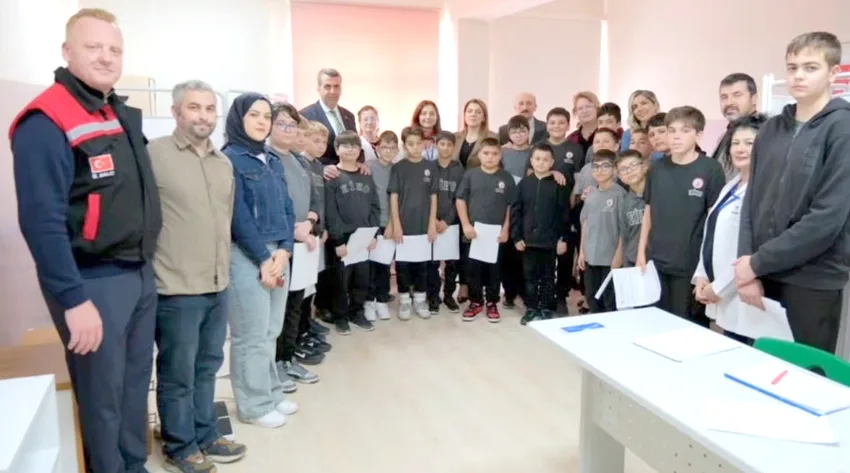 Kırklareli’nde ortaokul öğrencilerine skolyoz taraması yapılıyor