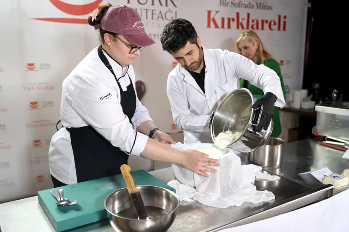 Turk mutfagi haftasi ogrenciler peynir 2 - Kırklareli’nde Türk Mutfağı Haftası’nda öğrenciler peynir yapımını öğrendi