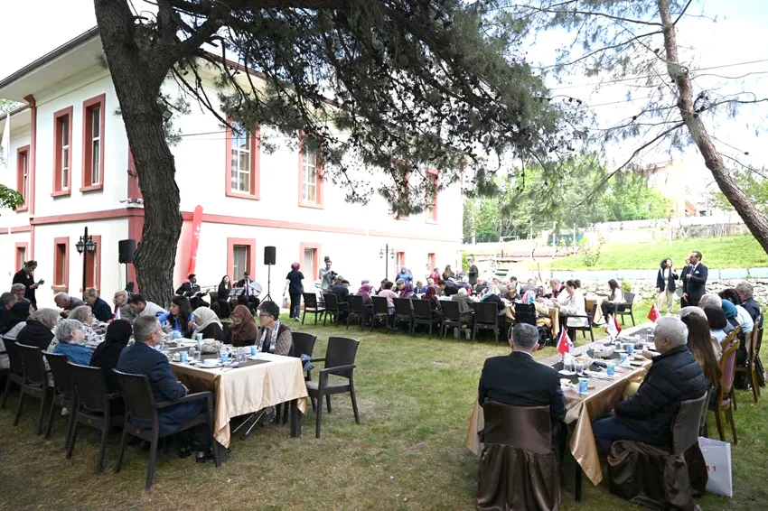 Kırklareli Valisi Turan, huzurevi sakinleriyle bir araya geldi