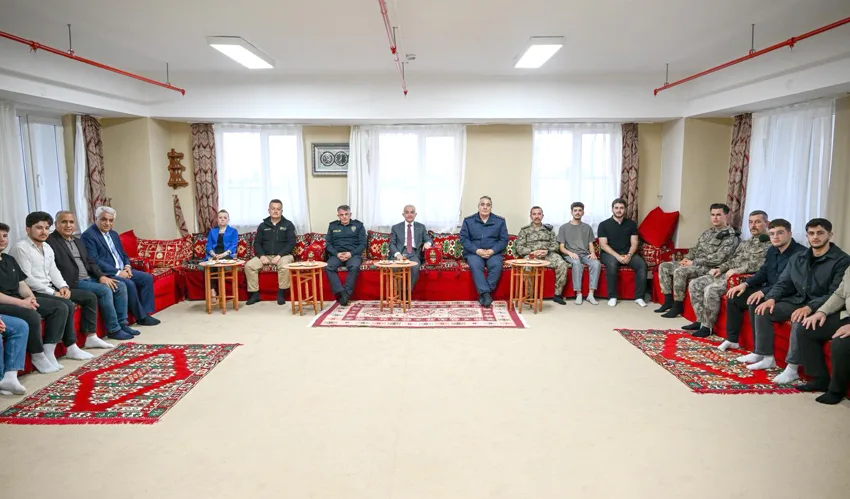 Kırklareli Valisi Turan, üniversite öğrencileriyle bir araya geldi