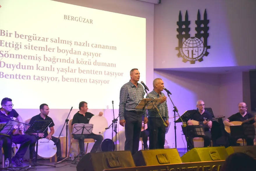 Bergüzar Türk Halk Müziği Topluluğu konser verdi