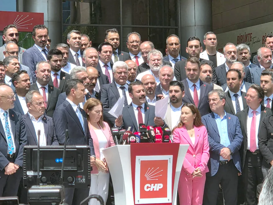 CHP’de delege imzaları teslim edildi