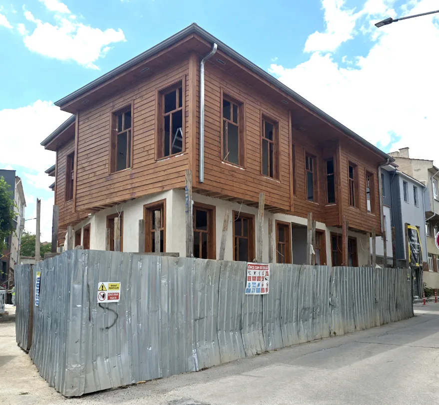 Yüzyıllık konaklar yeniden kente kazandırılıyor