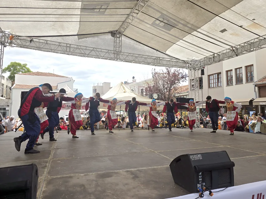 Balkan Folklor Festivali’nde renkli görüntüler