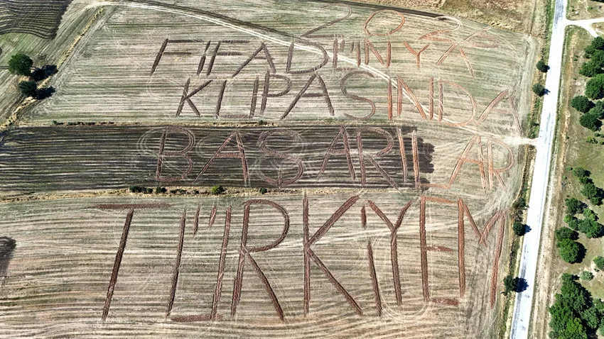 Kırklarelili çiftçi tarlasına pullukla “2026 FIFA Dünya Kupası’nda Başarılar Türkiyem” yazdı