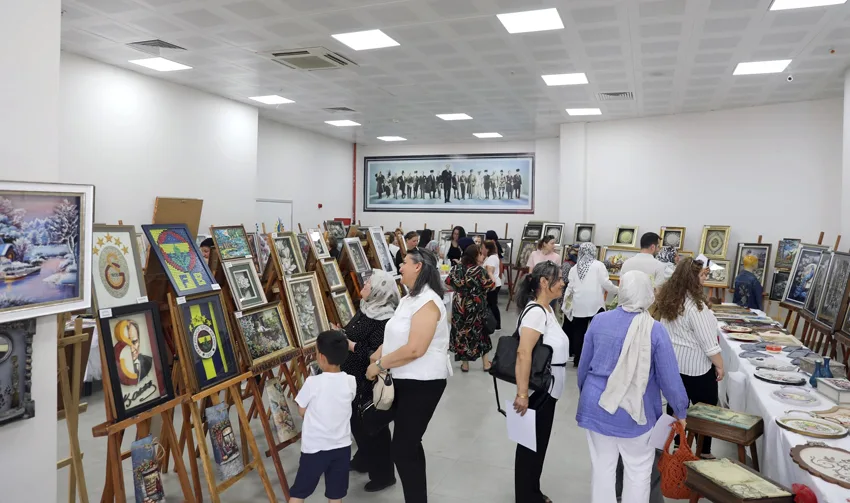 Tekirdağ’da dekoratif el sanatları kursu yıl sonu sergisi açıldı