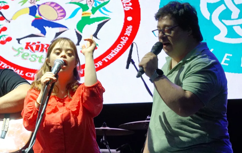 Tekirdağ’da düzenlenen uluslararası festivalde Down sendromlu çocuklar sahne aldı