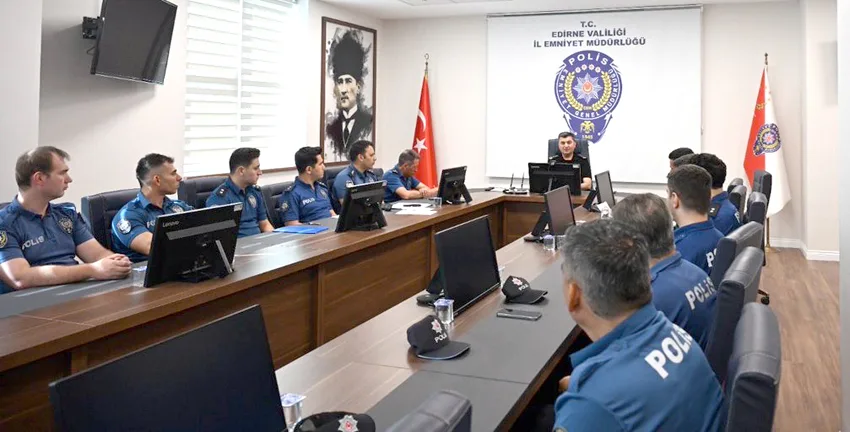 Sınır kapılarındaki gurbetçi yoğunluğu için güvenlik tedbirleri değerlendirildi