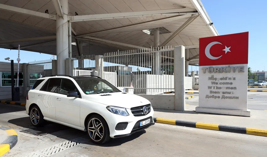 Gurbetçiler ana vatana kavuşmanın mutluluğunu yaşıyor