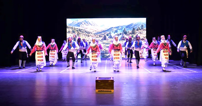 Tekirdağ’da Maarif Halk Dansları Topluluğu sahne aldı