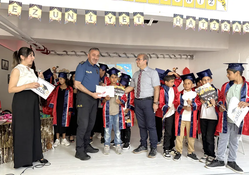 Tekirdağ’da okuma yarışmasında dereceye giren Roman öğrenciler ödüllendirildi