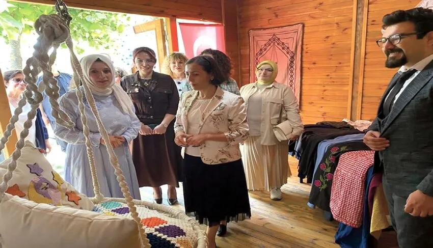 Kofçaz’da Hayat Boyu Öğrenme Haftası yıl sonu sergisi açıldı