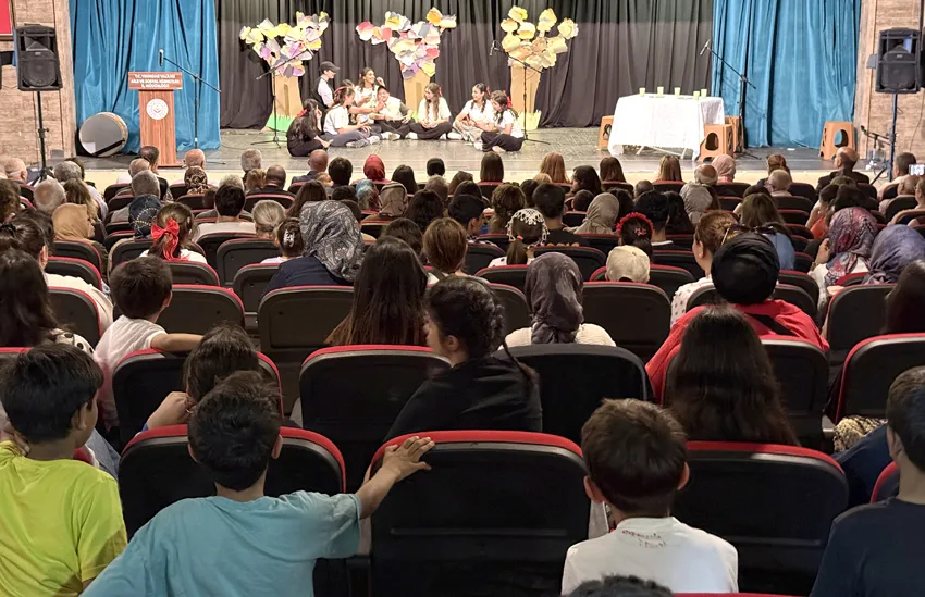 Tekirdağ’da koruma altındaki çocuklardan tiyatro ve müzik gösterisi