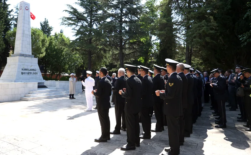 15 temmuz sehitlik ziyaret - Üniversite öğrencileri yabani otla ilaçsız mücadele için yapay zekalı otonom robot geliştirdi