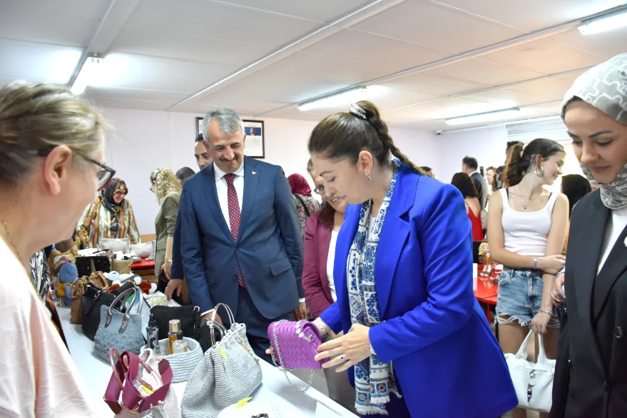 AA 20260715 41983261 41983260 EDIRNEDE SEHIT YAKINLARININ EL EMEGI URUNLERI SERGILENDI - Vali Sezer, şehit aileleri ve gazilerle bir araya geldi