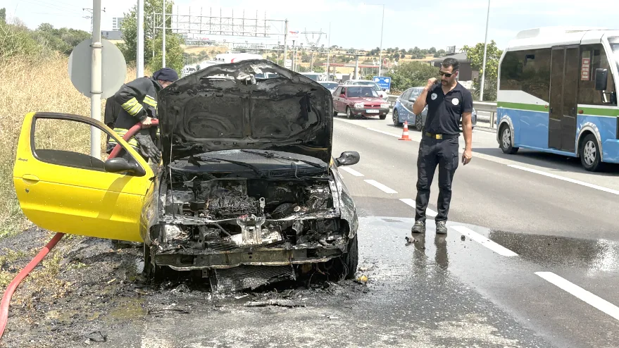 Tekirdağ’da seyir halindeki otomobil yandı