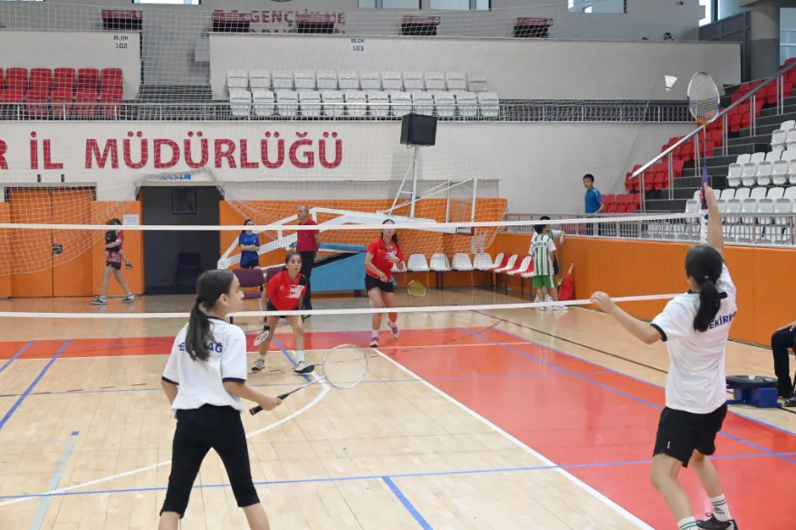 ANALIG Badminton Grup Musabakalari 2 - Annesinin ardından o sahip çıktı
