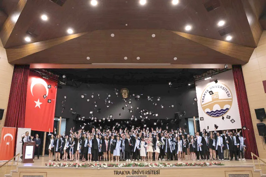 Mühendislik Fakültesi mezunlarını uğurladı