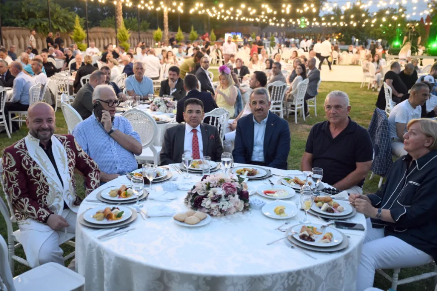 Genç pehlivanlara destek yemeği düzenledi