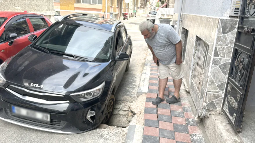Rögar çöktü, otomobil hasar gördü