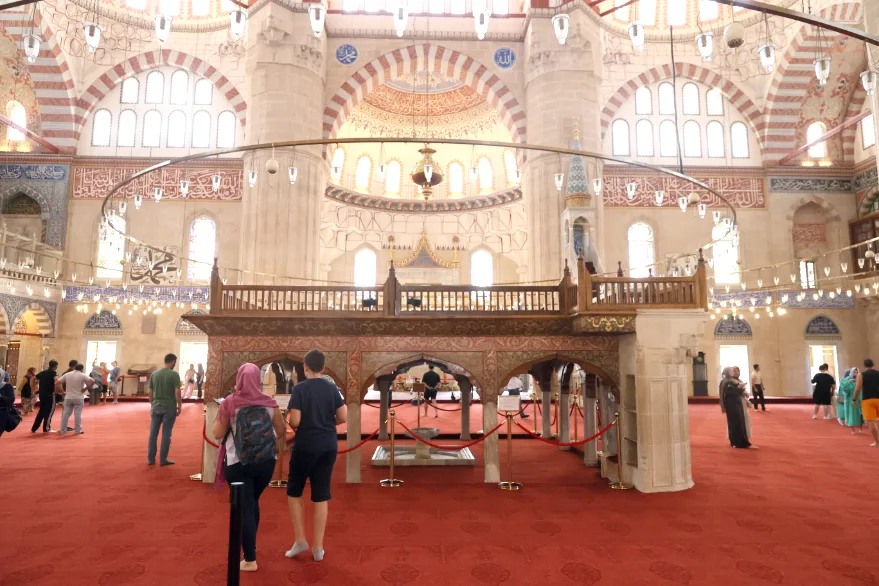 Selimiye Ziyaretci 2 - Selimiye Camii 5 ayda rekor ziyaretçiye ulaştı