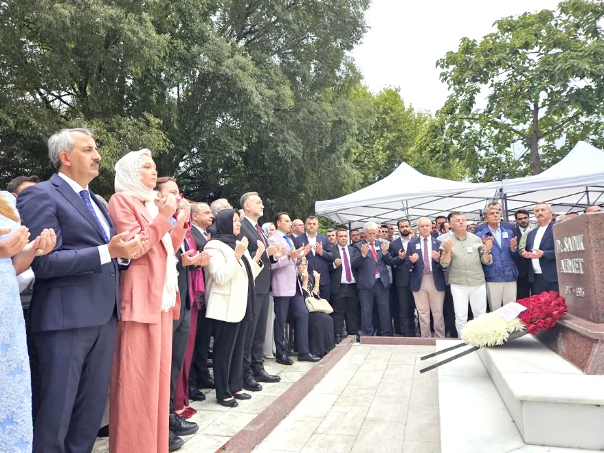 Vali Sezer Sadik Ahmet Anma 1 - Traktör ile pulluk arasına sıkışan kişi yaralandı