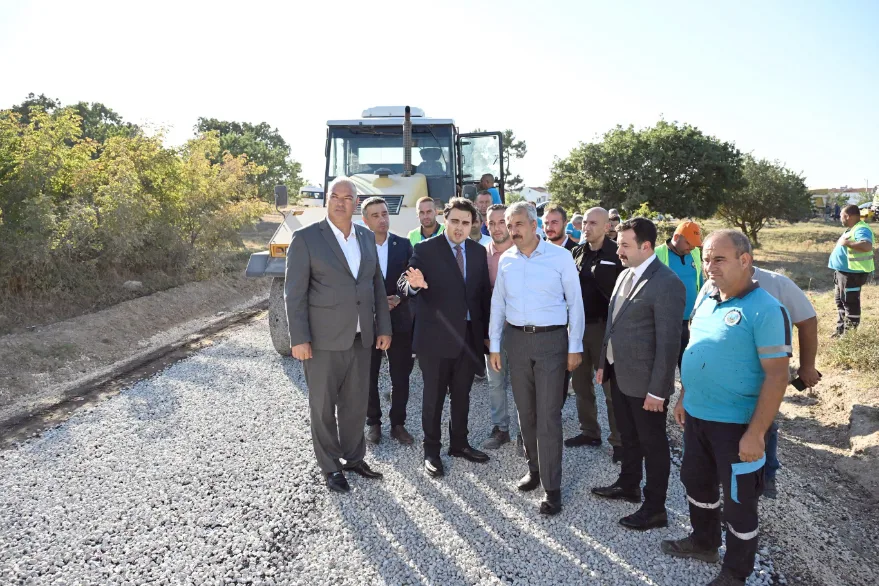 Sahil yolunda asfalt mesaisi sürüyor