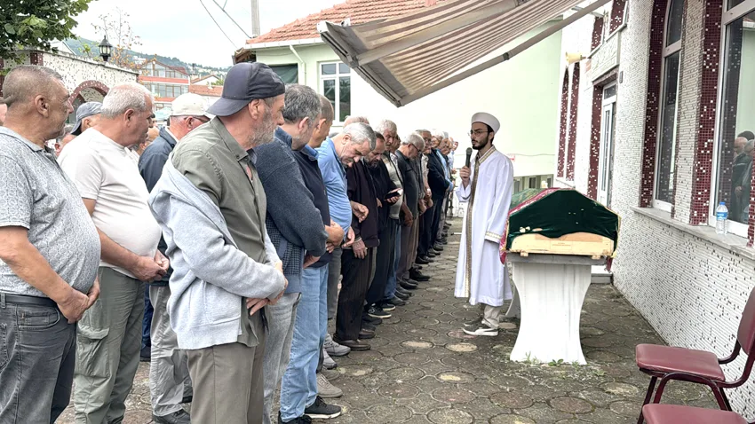 Kırklareli’nde eski eşi tarafından tabancayla öldürülen kadın son yolculuğuna uğurlandı