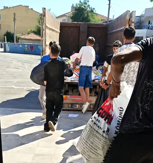 Ergene ilkokulu geri donusume katki 3 - Ergene İlkokulu’ndan geri dönüşüme 1,5 tonluk katkı
