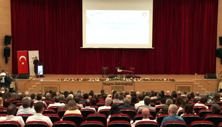Hakan profesor oldu 3 - Hakan Akdere, profesörlük cübbesini giydi