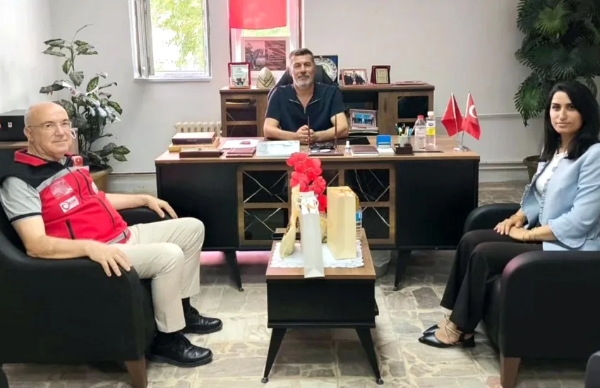 Kırklareli Aile ve Sosyal Hizmetler Müdürü Kumaş, Şehit ve Gazi Aileleri Derneğini ziyaret etti