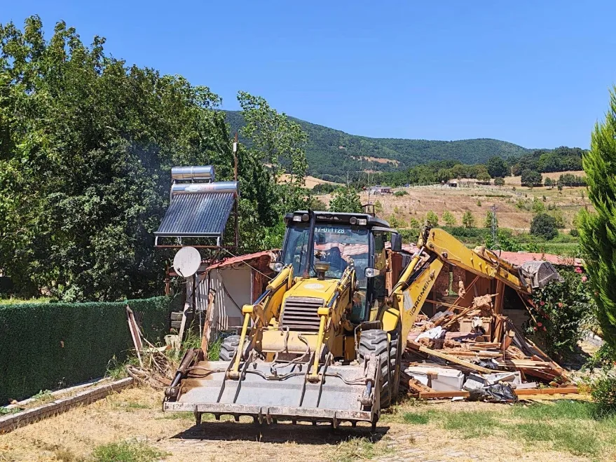 Çanakkale’de 16 kaçak yapının yıkımı gerçekleştirildi