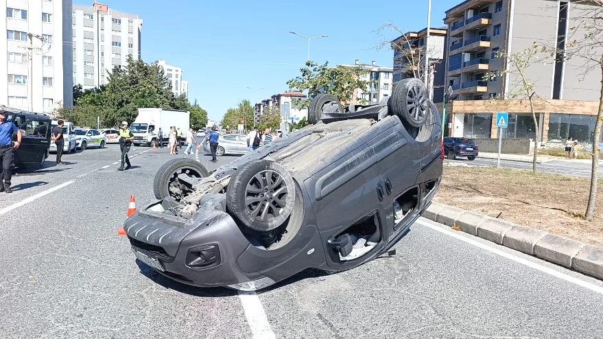 Tekirdağ’da 3 aracın karıştığı trafik kazasında 3 kişi yaralandı