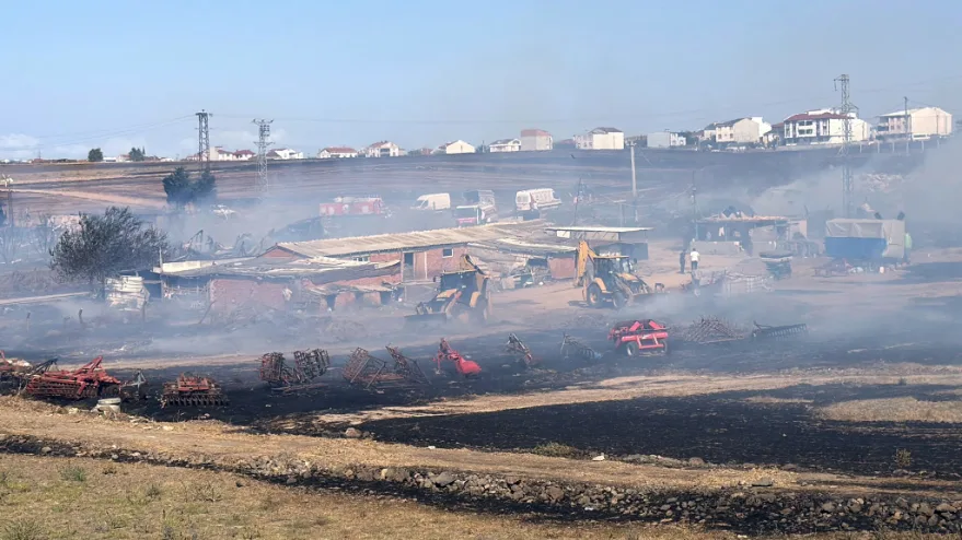 Anız yangınında 4 çiftlik evi kullanılamaz hale geldi
