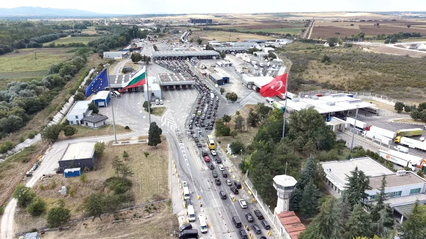 Kapılardan 3,7 milyon yolcu geçiş yaptı